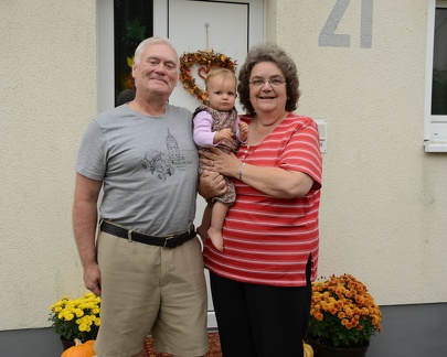 Greta with Grandpa and Grandma2